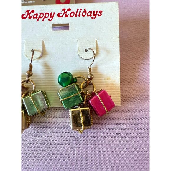 Christmas holiday earrings bows w/ lights, presents,  snowflakes stockings - Picture 5 of 6